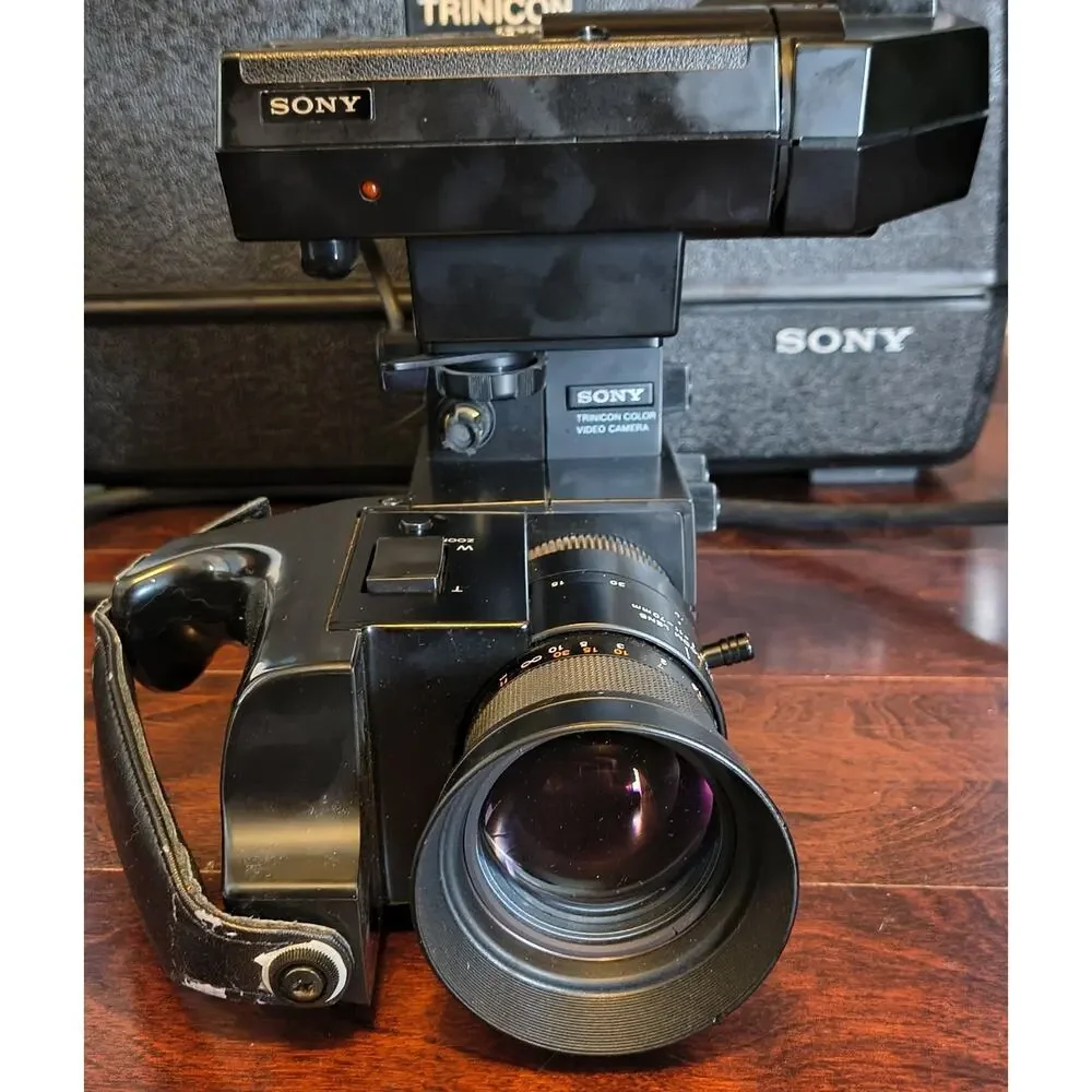 Vintage 1980 Sony HVC-2200 Trinicon Color Video Camera Bundle CMA-100 Case Works